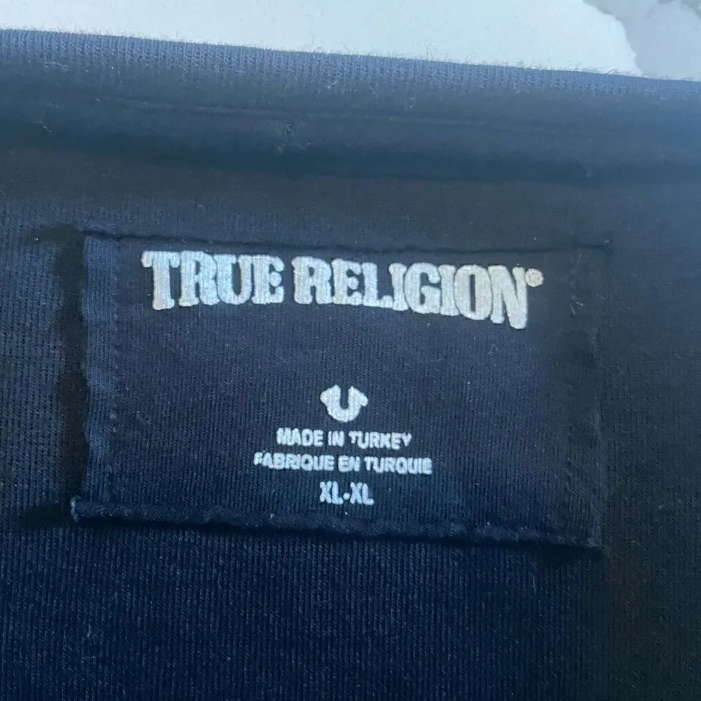 True Religion Mens Crew Sweater Sz XL Black Metal Logo Long Sleeve White Stripe